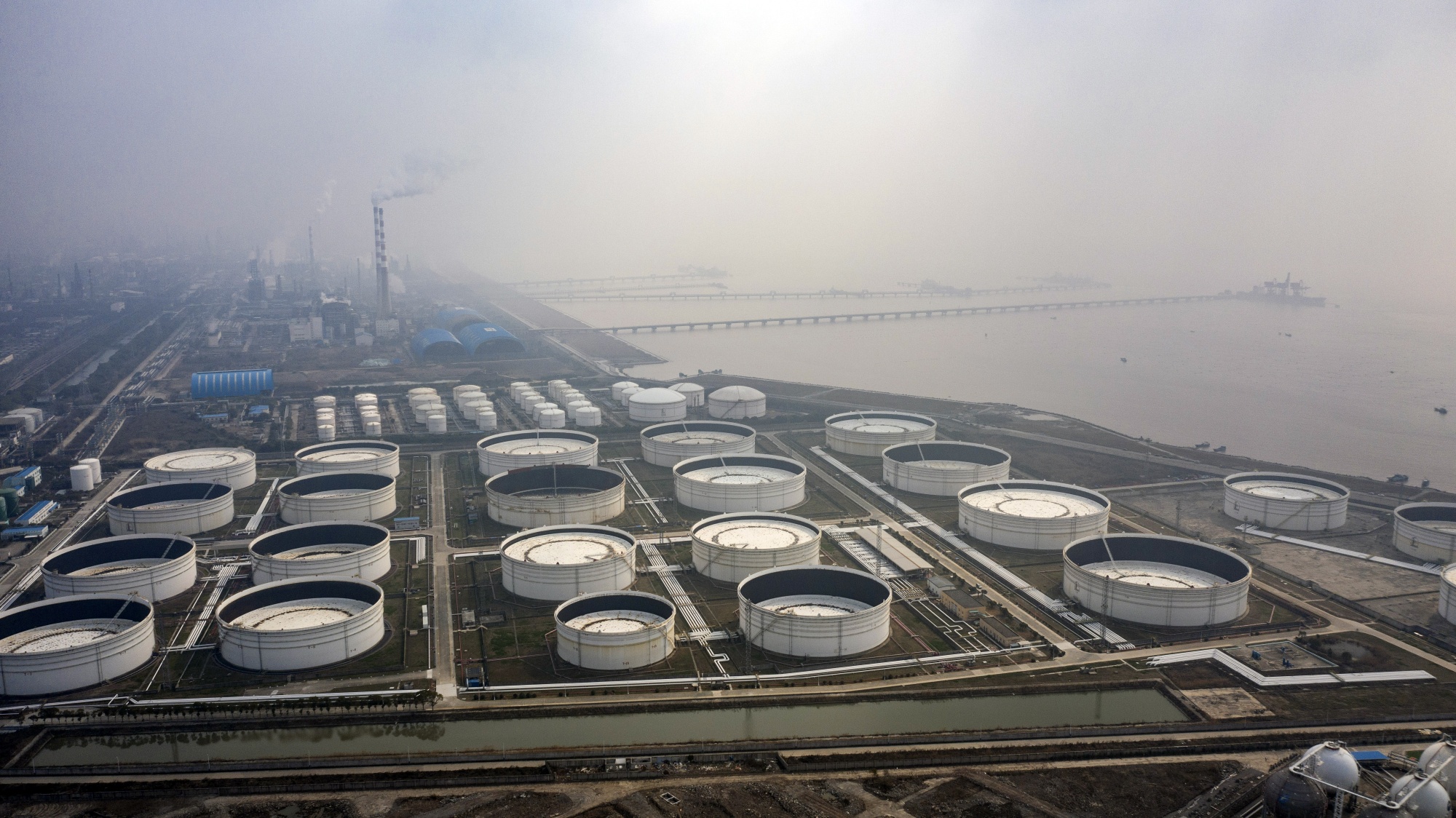 An oil and petrochemical storage facility on the outskirts of Shanghai.Photographer: Qilai Shen/Bloomberg
