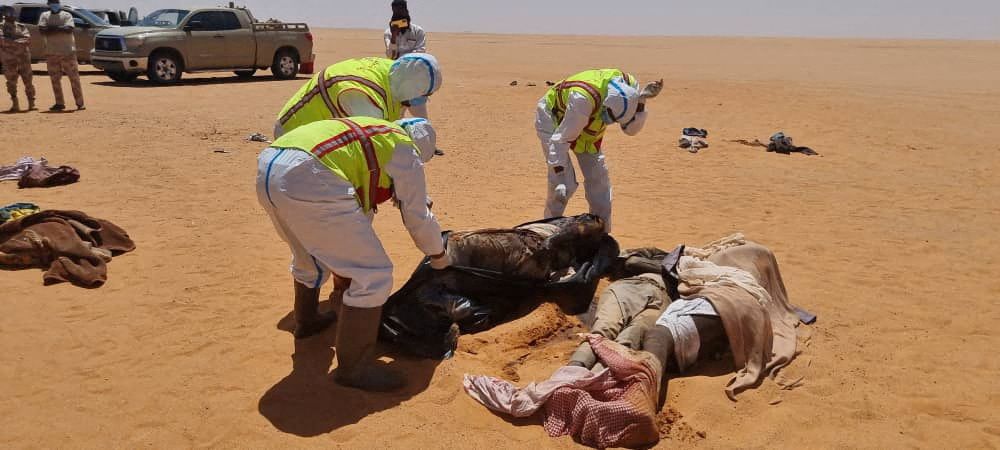Security personnel recover bodies of migrants in the area between Kufra city and Chadian border with Libya June 28, 2022. Courtesy of Kufra ambulance service head Ibrahim Belhasan /Handout via REUTERS