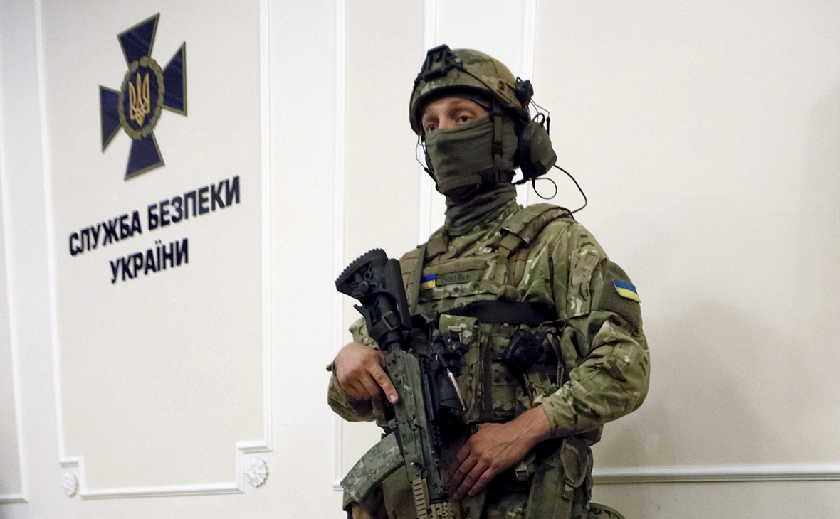 A member of the Security Service of Ukraine (SBU) stands next to a screen showing alleged captured Russian officer Vladimir Starkov, during a news conference in Kiev, Ukraine, 29 July 2015. During a joint press conference the Head of the Security Service of Ukraine (SBU) Vasiliy Hrytsak and the Head of the State Border Service of Ukraine Viktor Nazarenko informed the media about recent arrest in eastern Ukraine, as they claim, one Russian army officer. At night on 25 July the Ukrainian border guards captured a truck with ammunition at the Berezove checkpoint in eastern Ukraine with two men in military uniforms. One of this men is Vladimir Starkov who is an officer of Russian army, according to the Head of the Security Service of Ukraine (SBU) Vasiliy Hrytsak. EPA/ROMAN PILIPEY