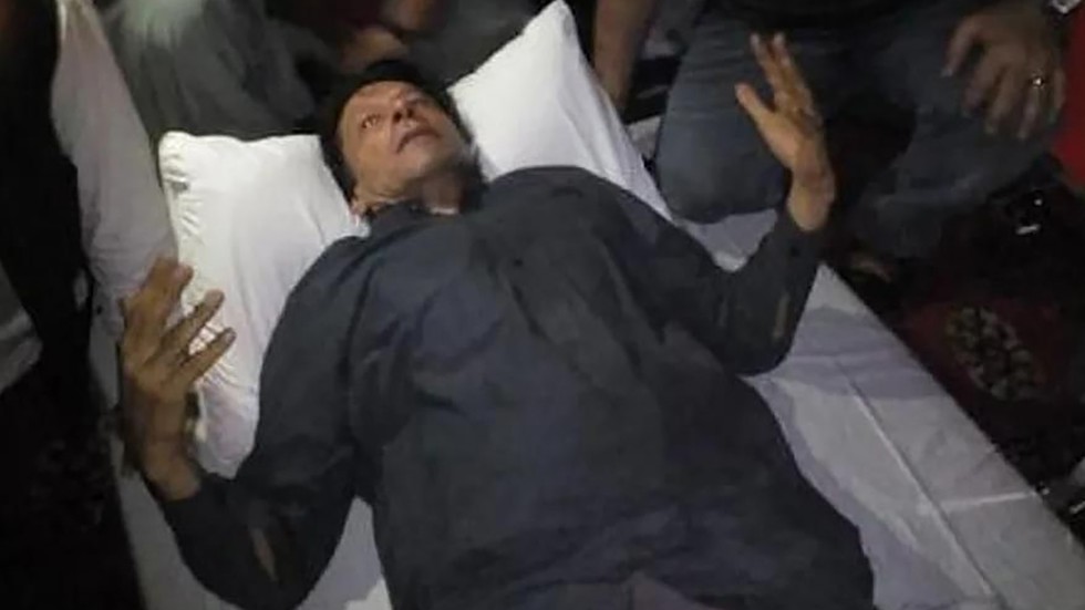 Pakistan Tehreek-e-Insaf, Imran Khan, who injured in a shooting incident, is seen after the incident, in in Wazirabad, Pakistan, Thursday, Nov. 3, 2022. © Pakistan Tehreek-e-Insaf via AP