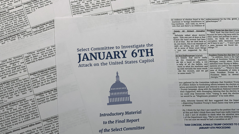 Pages of the executive summary from the House select committee investigating the Jan. 6 attack on the US Capitol, Washington, December 19, 2022 © AP / Jon Elswick