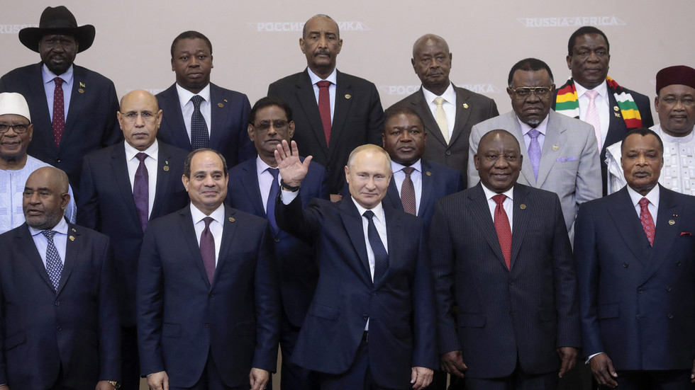 Russian President Vladimir Putin and African countries’ leaders in Sochi, Russia, 2019. © Sergei Chirikov / AFP
